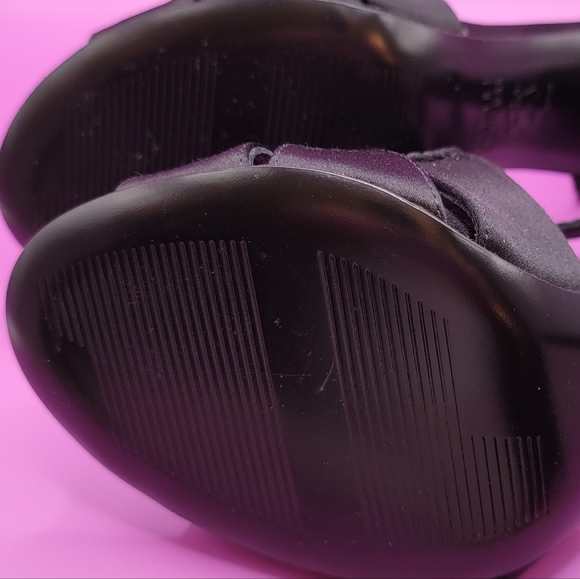 Stuart Weitzman satin bow accent heels - Picture 5 of 5